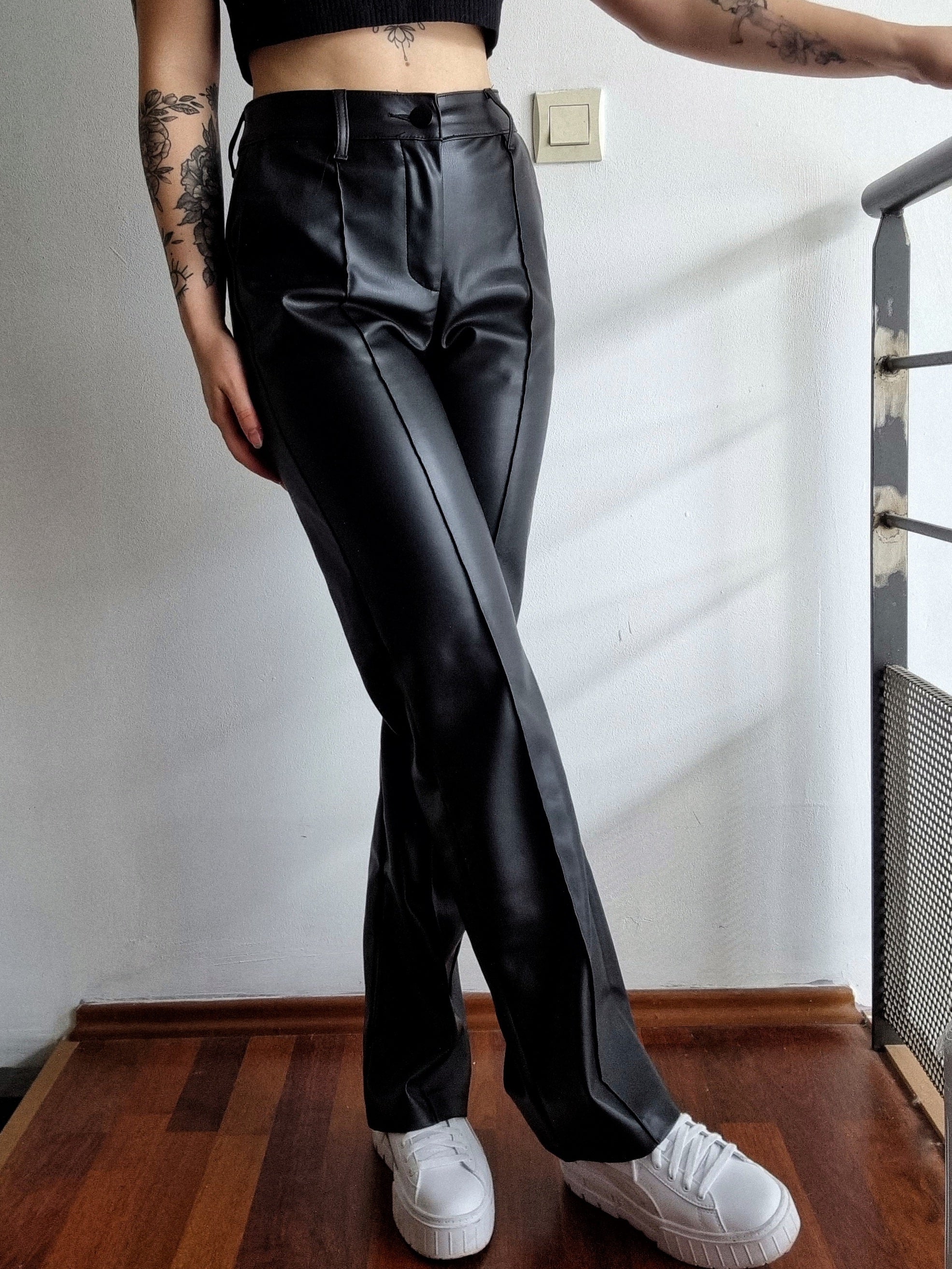pantalon en similicuir noir pour femme